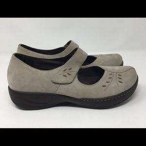 Dansko Women’s Shoes